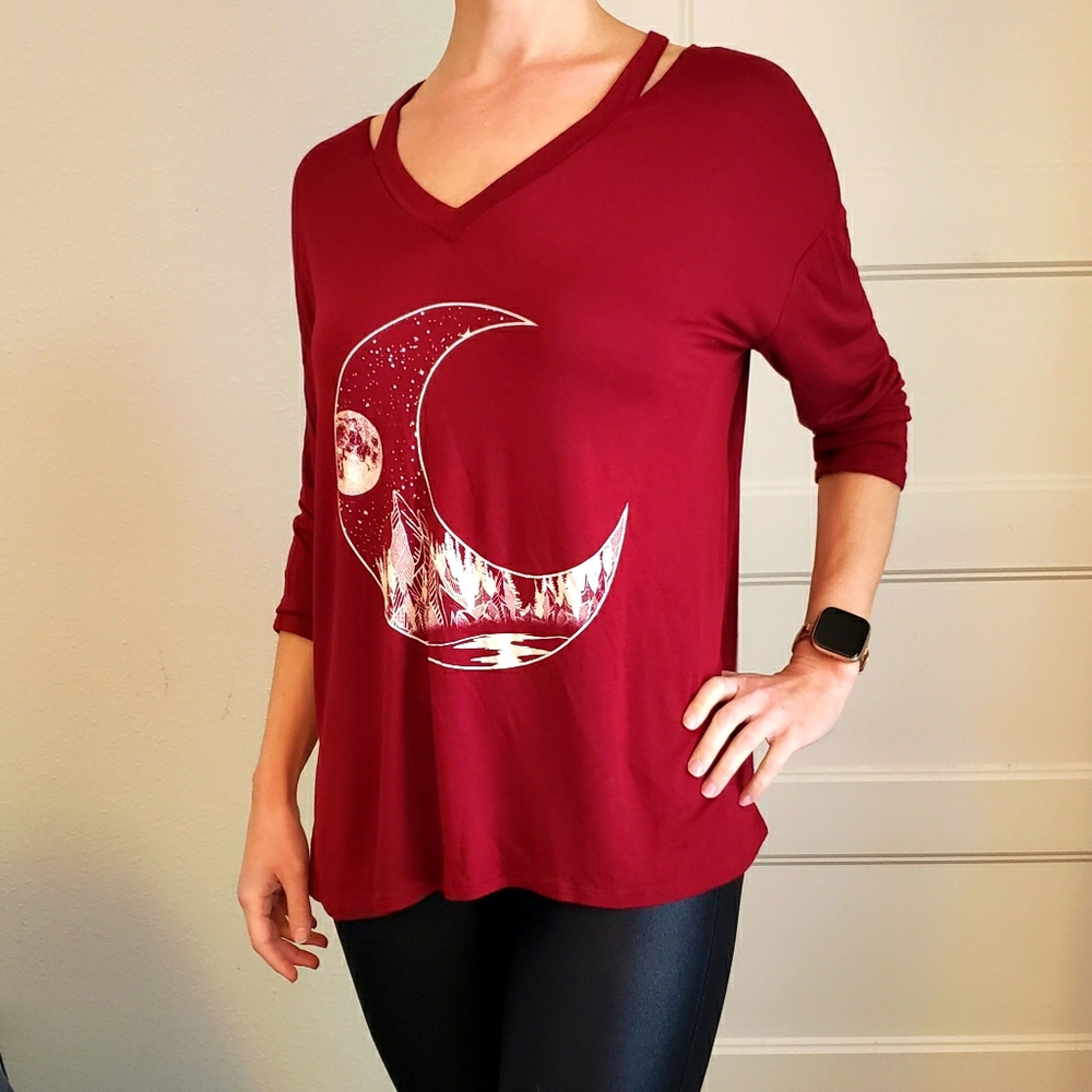 Dee Elly Ezra top - Stitch Fix cut out top - Crescent moon graphic tee